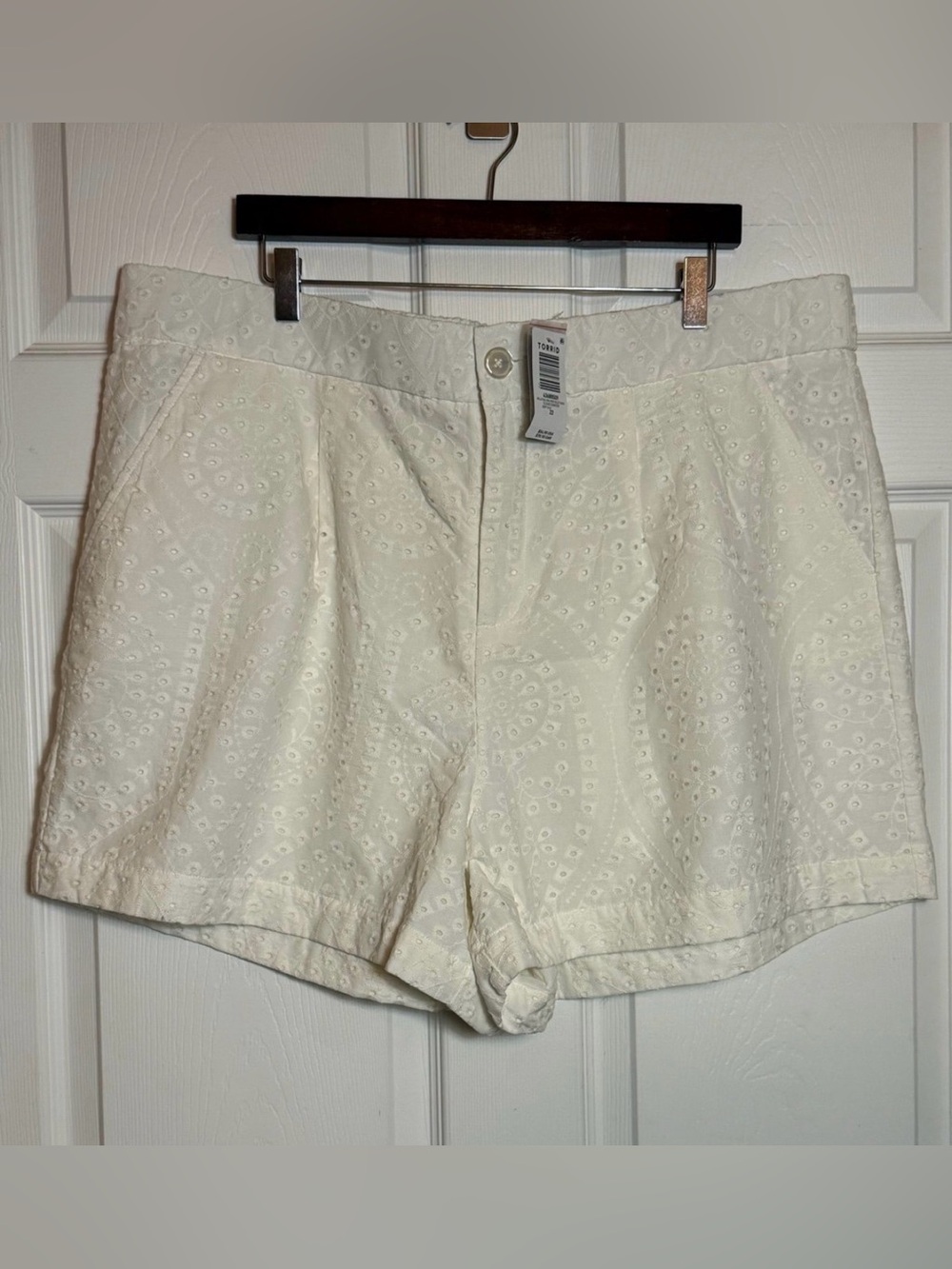 NEW TORRID Eyelet shorts size 22 Belle Isle